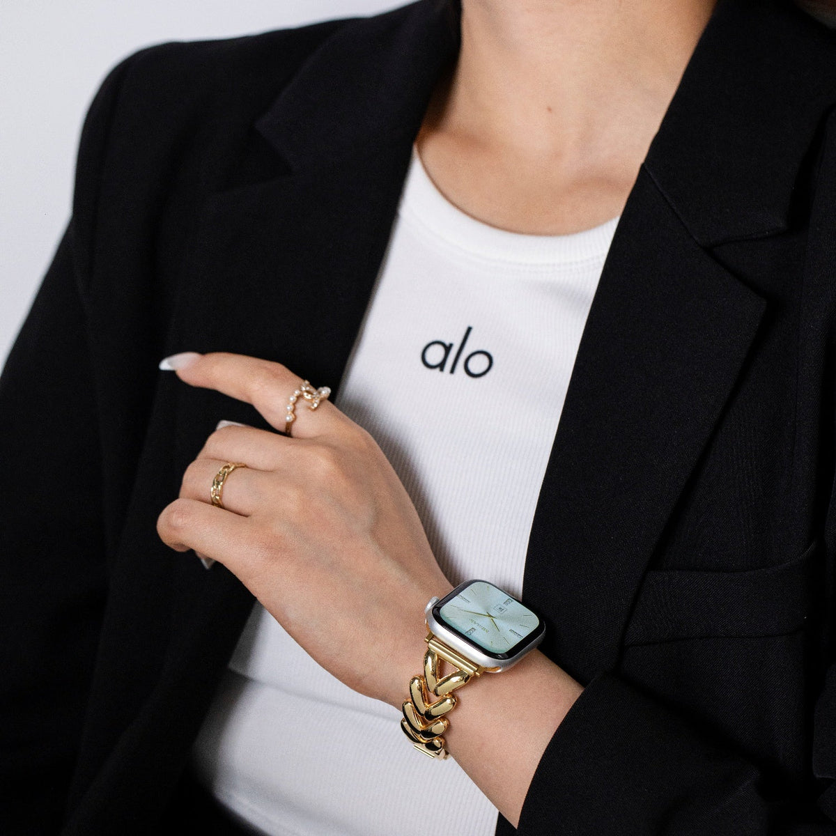 V-Line Apple Watch Bracelet - 18k Gold Plated