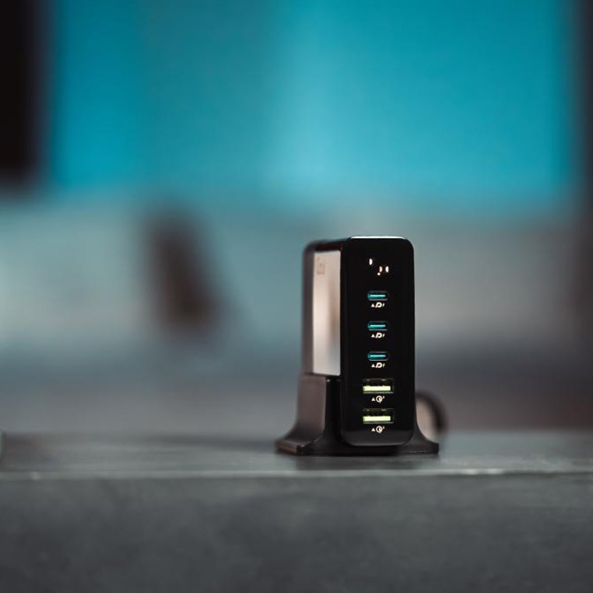 Goui - Gan 140W 5 Ports Desktop Charger